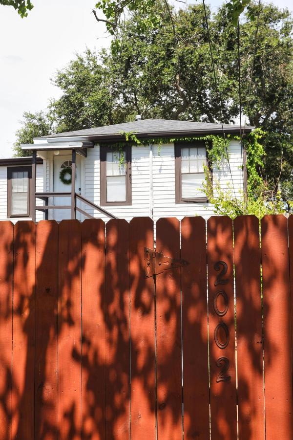 Heart Of Galveston Stylish Apt Near Attractions Exterior photo